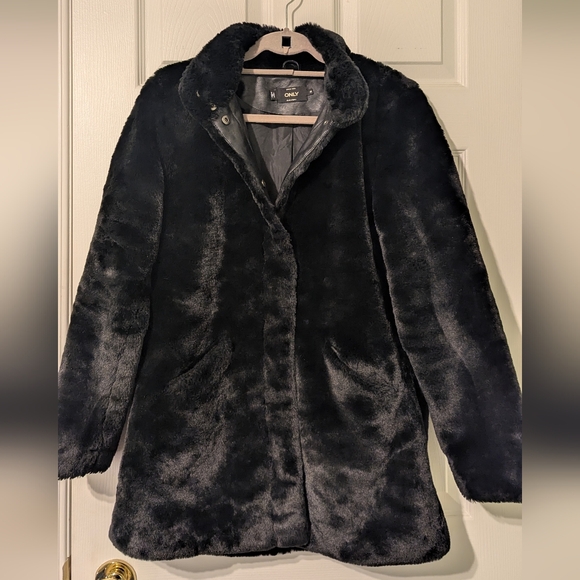 WOMEN'S BLACK FAUX FUR JACKET - Picture 1 of 2